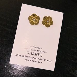 CHANEL earrings Camilla Flower